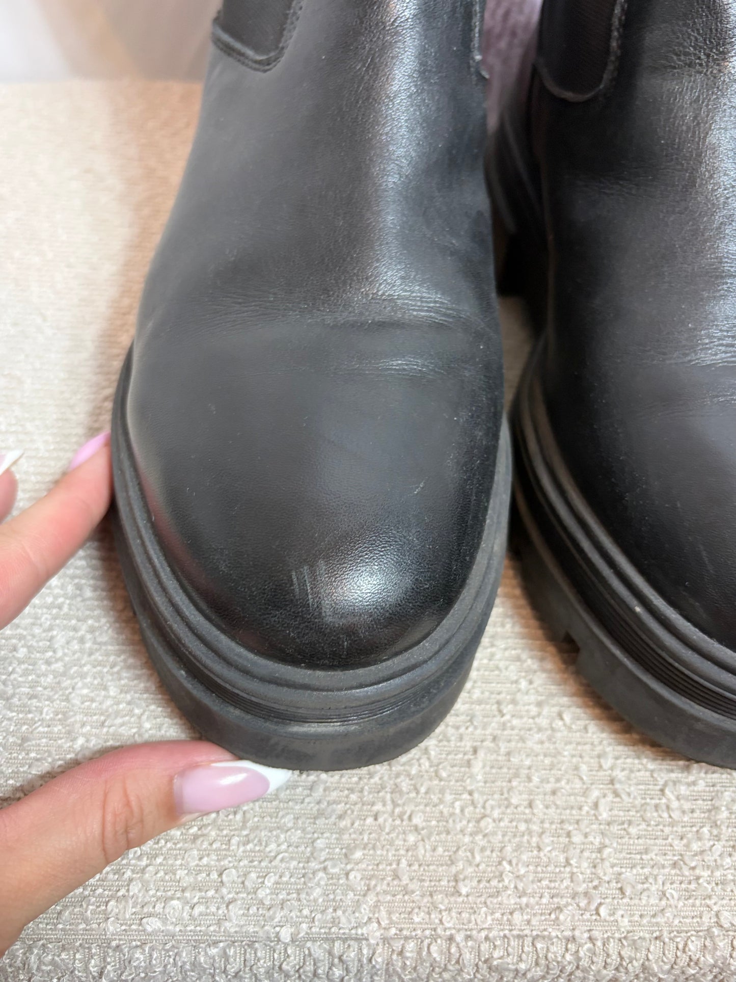 🤍Ellen Short Black Boots