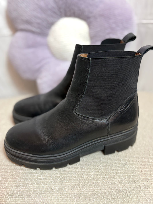 🤍Ellen Short Black Boots