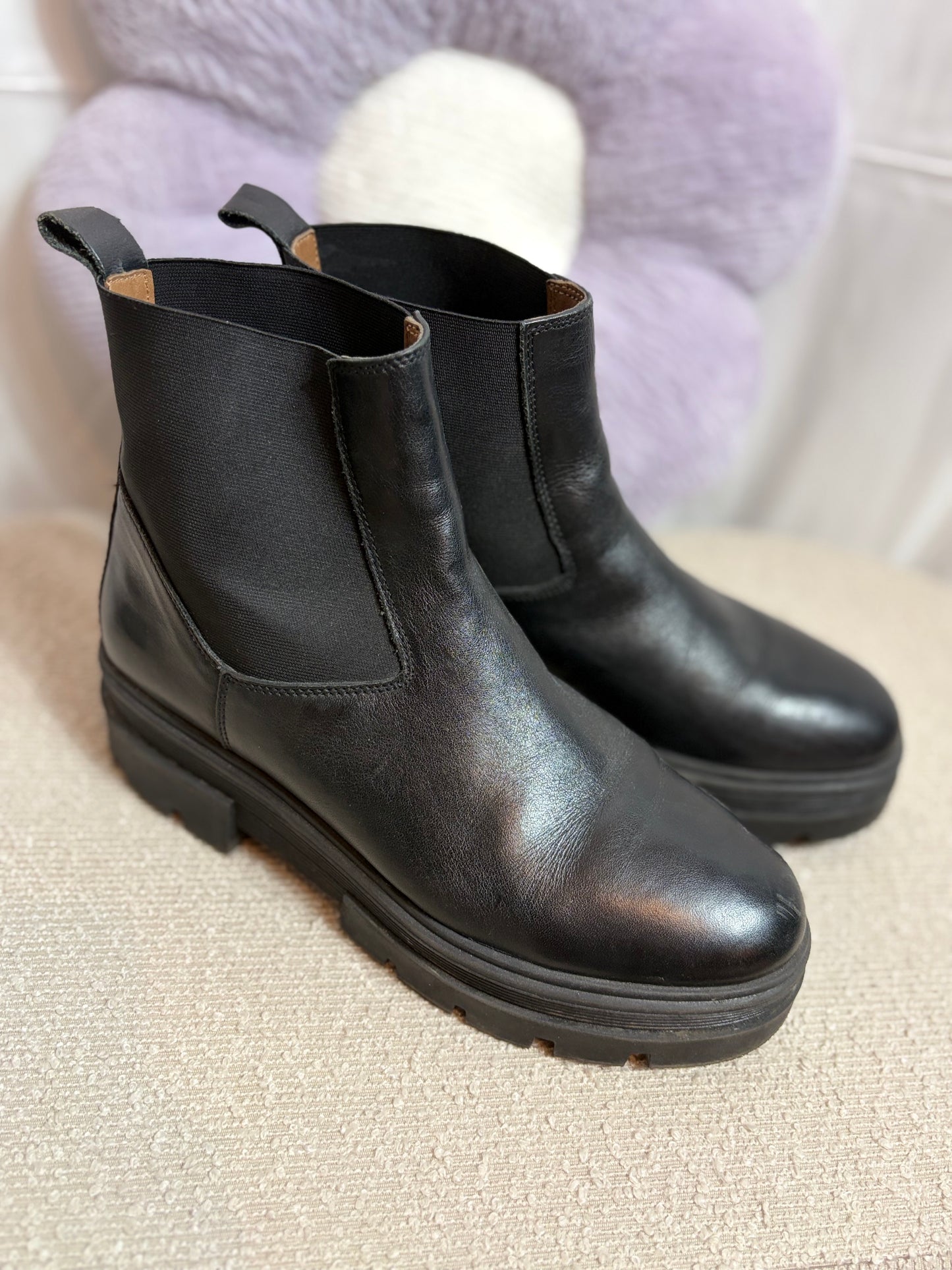 🤍Ellen Short Black Boots